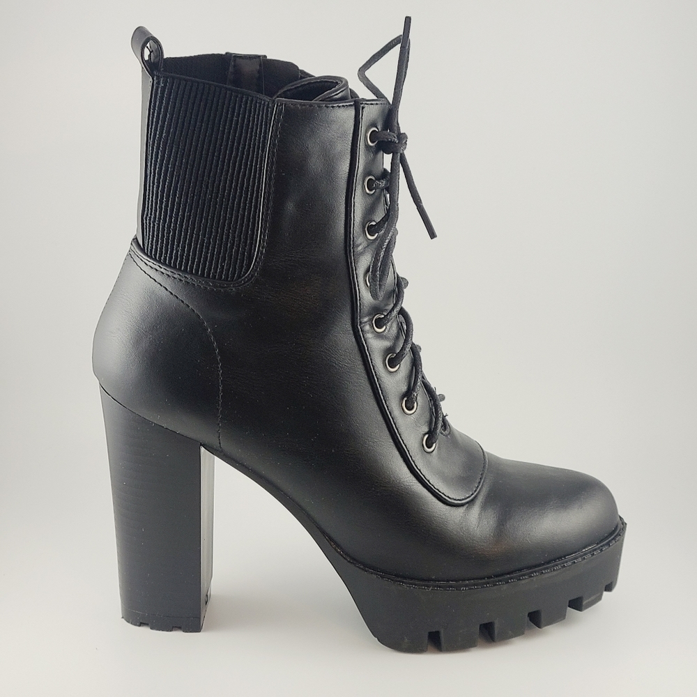 Ashley Stewart The Elan Bootie all black size 8